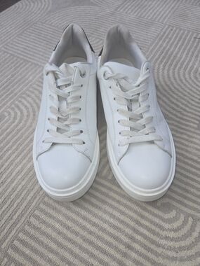 Steve Madden White "CATCHER" Leather Sneakers